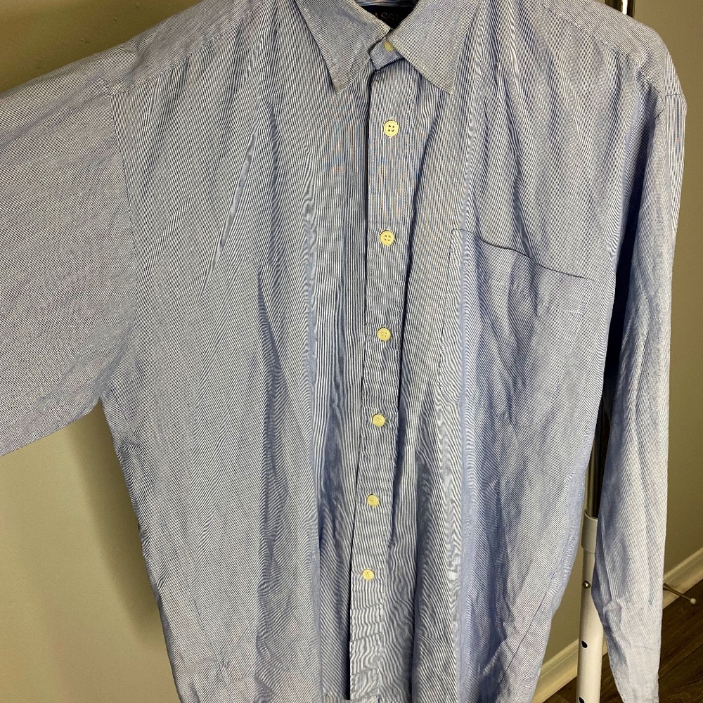 Long Sleeve| Button Down| Stripe Pattern| Size Medium| Blue